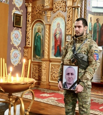 У Черкасах громада попрощалася із загиблим військовим