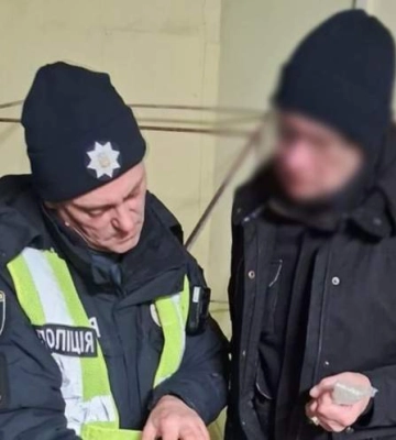 В Киеве во время массированной атаки охранник не пускал людей на паркинг