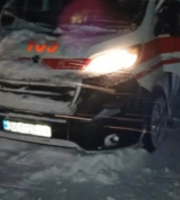 Швидка з пацієнтом застрягла в заметі у Вараші – як вдалося доставити хворого до лікарні
