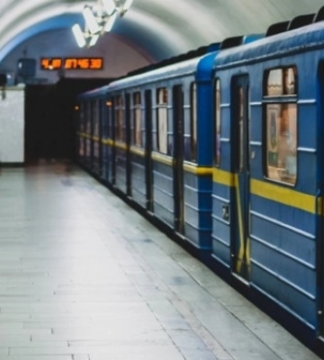Поїзди у метро Києва ходять рідше через енергокризу