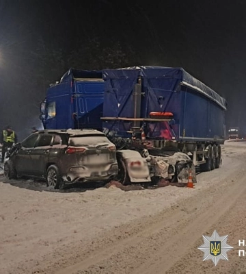 Внаслідок ДТП на Житомирщині постраждали жінка, юнак та юнка. ФОТО