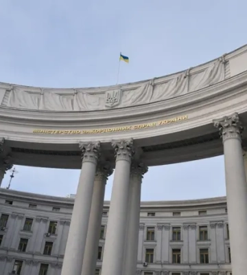 МЗС викликало дипломатів Індії та Пакистану