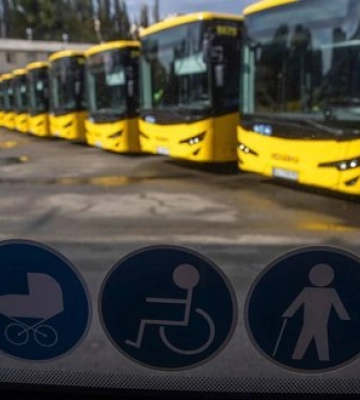 Сім громад України передають майже 40 автобусів для Одеси, - Кулеба