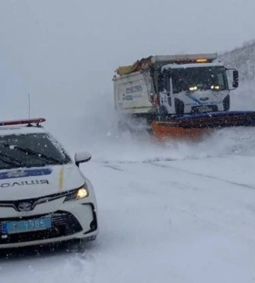 На дорогах Дніпропетровщини працює 100 одиниць техніки