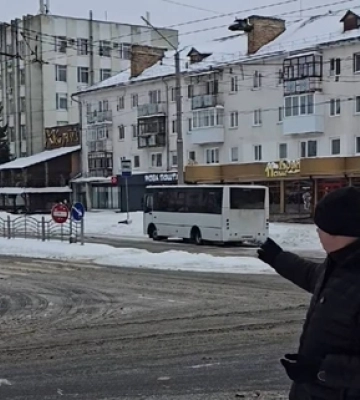 Водій може не встигнути загальмувати: що не так з переходом на Грушевського у Луцьку (відео)