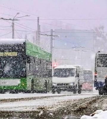 Через негоду дорожники на Харківщині працюють в посиленому режимі