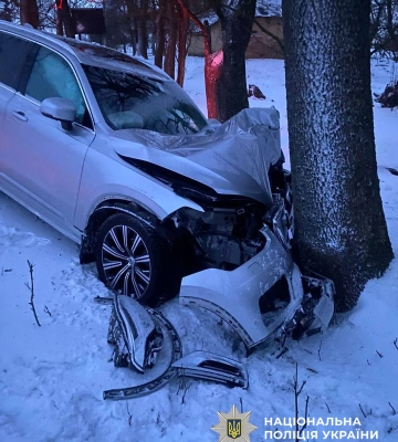 На Черкащині внаслідок карколомної ДТП постраждала пасажирка позашляховика. ФОТО