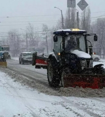 Жителей Львова и Харькова призвали не пользоваться автомобилями из-за снегопада