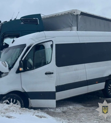 Поезд Днепр-Холм "застрял" на границе на 9 часов: в чем причина