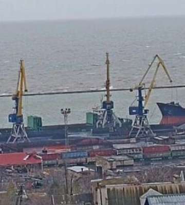 Росіяни поновили морську навігацію в Маріуполі - завезли боєприпаси, вантажать вугілля й зерно