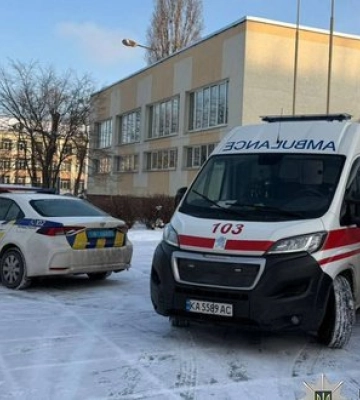 Учень із ножем напав на вчительку та однокласника у школі Києва, - поліція