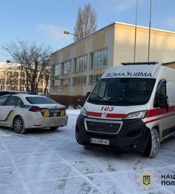 У Києві учень прийшов до школи з ножем та напав на вчительку і однокласника – поліція