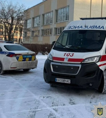 У Києві учень прийшов до школи з ножем та напав на вчительку і однокласника – поліція