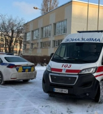У Києві школяр напав з ножем на вчительку й однокласника