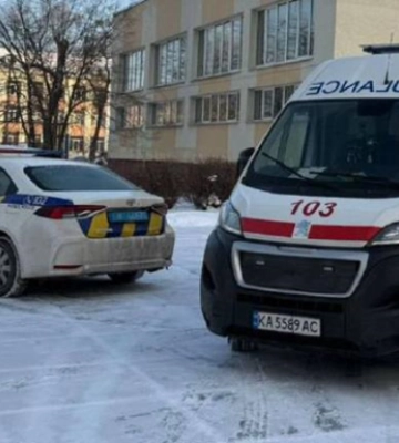 В Киеве школьник с ножом напал на учительницу и одноклассника