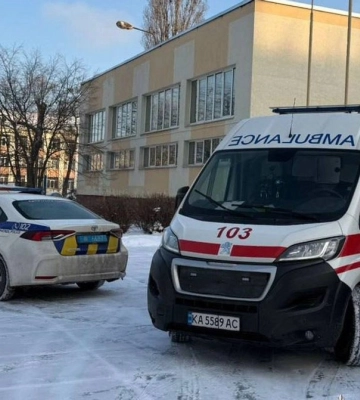 У Києві учень напав з ножем на вчительку та однокласника