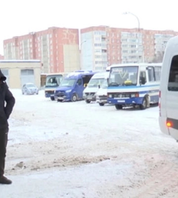 На луцькій автостанції – транспортний колапс: що там коїться (відео)
