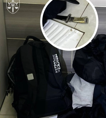 Одягнув маску та каску. Деталі нападу школяра на вчительку історії в Києві