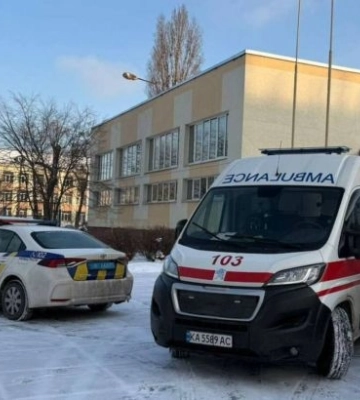 В школе Киева произошло нападение на учительницу и ученика