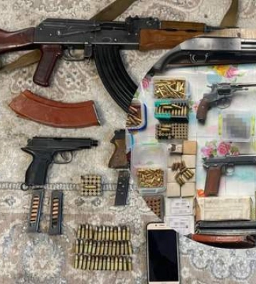 Мешканці Дніпропетровщини організували масштабну торгівлю зброєю по всій Україні: їх затримували з кінологами і вибухотехніками (Відео)
