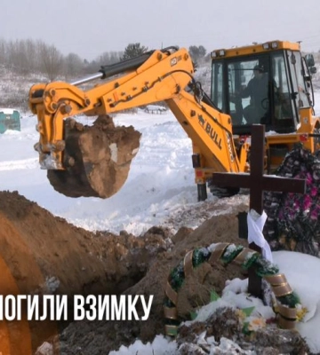 Щодня не менше шести поховань: як готують могили в сильні морози на кладовищі у Рівному (ВІДЕО)