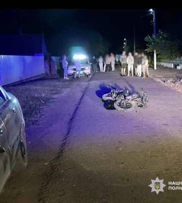 На Одещині повідомлено про підозру водію легковика, який збив двох дівчат на мотоциклі