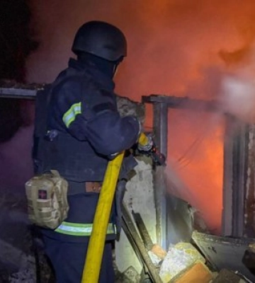 Ворог атакував приватні будинки на Харківщині: спалахнули пожежі. ФОТОрепортаж