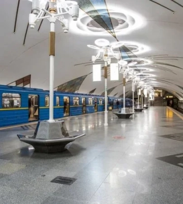 «Повітряна тривога триває». Метрополітен Києва повідомив, який зараз інтервал руху поїздів