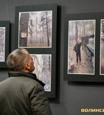 Макросвіт життя: у Луцьку відкрили фотовиставку безвісти зниклого воїна Олександра Країла. Фото