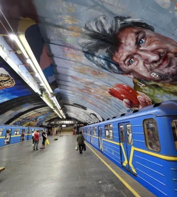 «Повітряна тривога триває». Метрополітен Києва повідомив, який зараз інтервал руху поїздів