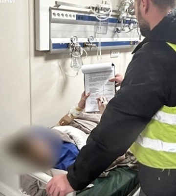 Напав з ножем на вчительку та однокласника: підліток отримав підозру