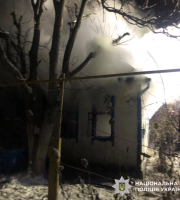 Внаслідок пожежі у приватному будинку на Київщині одна людина загинула, інша у лікарні - поліція