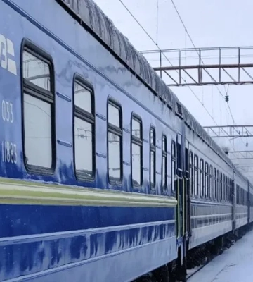 Прямували в Охматдит. Потяг УЗ зупинився на незапланованій станції, щоб мама з хворою дитиною могли доїхати до Києва