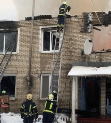У селищі на Волині рятувальники ліквідували пожежу у багатоквартирному будинку 