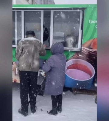 Жители Днепра жалуются на отравление после горячих обедов на улицах, организованных «Общественной силой» Краснова