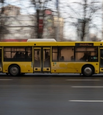 На правому березі столиці рух наземного електротранспорту дублюють автобуси
