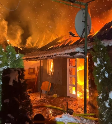 У селі Пасіка вогнеборці ліквідували пожежу в надвірній споруді та запобігли знищенню житлового будинку