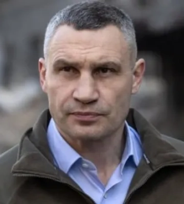 У Києві запровадять додаткові виплати фахівцям, які відновлюють інфраструктуру після обстрілів, — Кличко