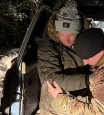 Заблудились в лесу. Двое мужчин пытались незаконно пересечь границу в -20°С и получили сильные обморожения