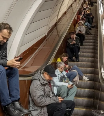 Больше чем транспорт. Сколько пассажиров перевез и сколько людей приютил во время обстрелов Киевский метрополитен в 2025 году