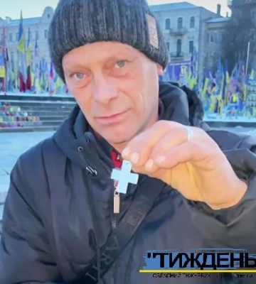 Тростянецький волонтер передав для патріотичного аукціону вироби з решток підбитих російських танків