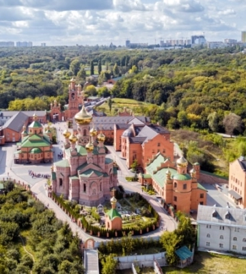 «Слідство.Інфо»: настоятель монастиря УПЦ МП, де знайшли підпільну школу, ймовірно, виїхав з України