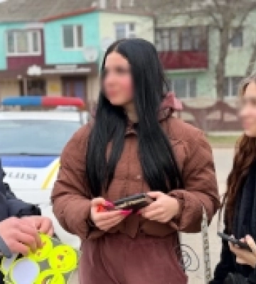 У Баштанці поліцейські дарували дітям флікери та дармовиси. ФОТО