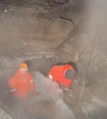 Прорвало воду у Львові. Без водопостачання десятки вулиць (відео)