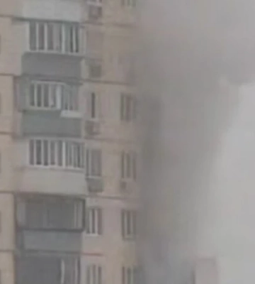 У Києві пролунали вибухи, горить квартира в Оболонському районі