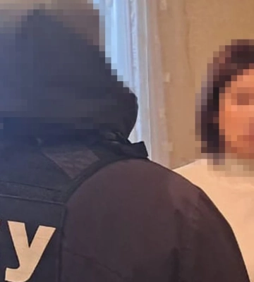 Затримали колаборантку, яка працювала на рашистів у тимчасово окупованій частині Донеччини і впроваджувала там «освітні стандарти» РФ