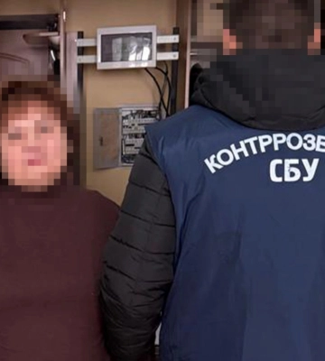 СБУ затримала у Києві колаборантку, яка впроваджувала «освітні стандарти» рф у тимчасово окупованому Криму