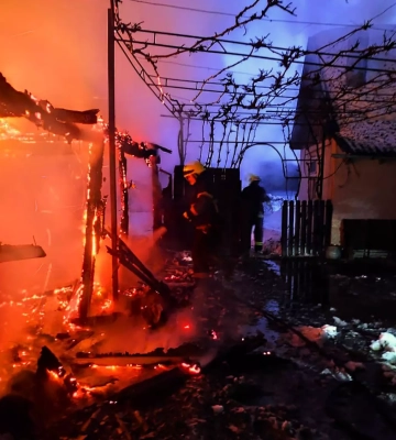 На Хустщині горів гараж