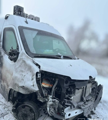 Рашисти здійснили прицільну атаку по евакуаційному автомобілю на Сумщині