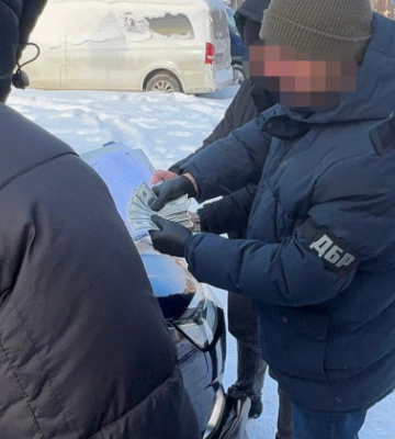 $3 тисячі за зняття з розшуку: на Волині посадовець ТЦК погорів на хабарі